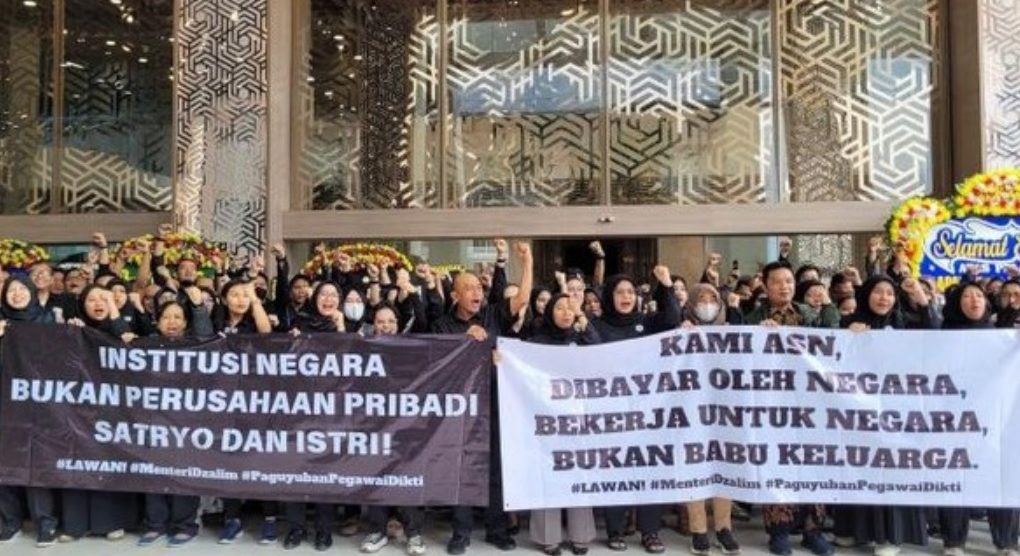 ASN Demo Menteri Satryo Soemantri
